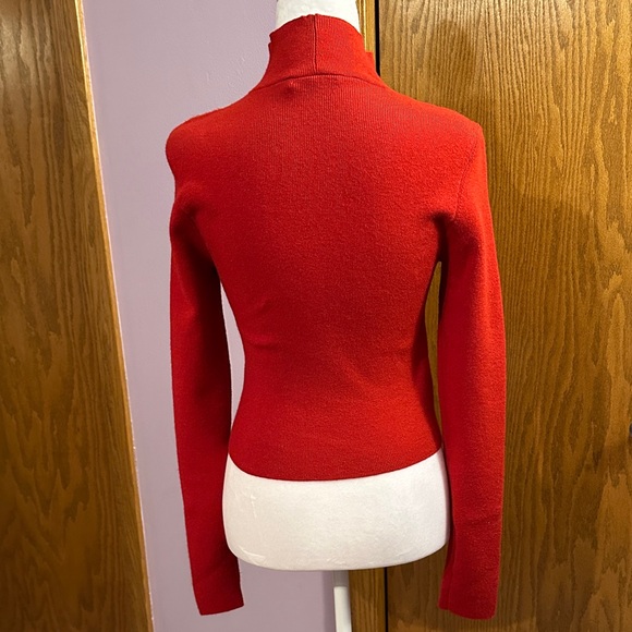 Alice + Olivia Ciara Mock Neck Cropped sweater size medium. - Picture 6 of 11